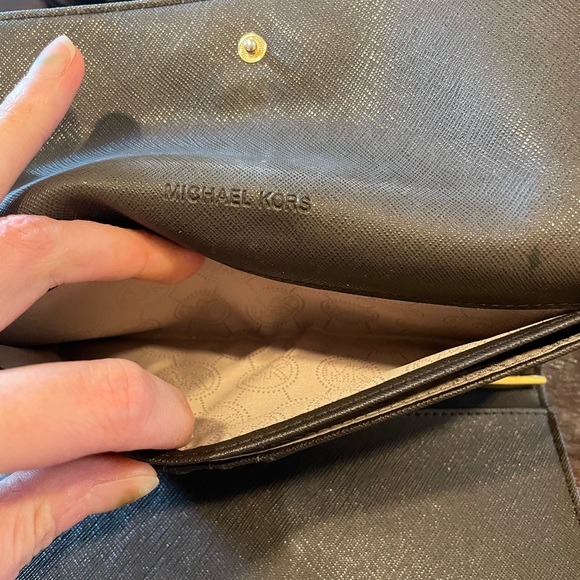 Michale Kors Jet Set Logo Tri Fold checkbook wallet - Picture 10 of 10